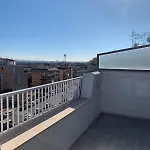 Vivi In Un Attico Tipico Romano Con Vista Su Roma