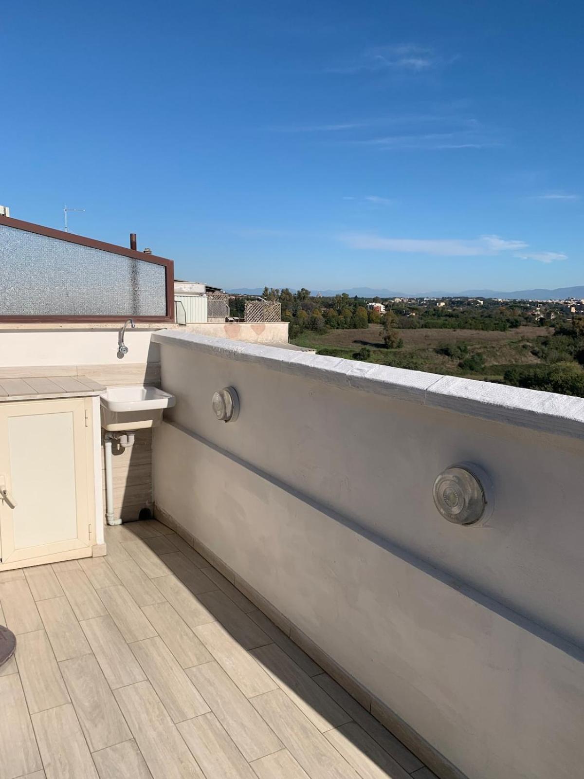 Vivi In Un Attico Tipico Romano Con Vista Su Roma Appartamento Roma